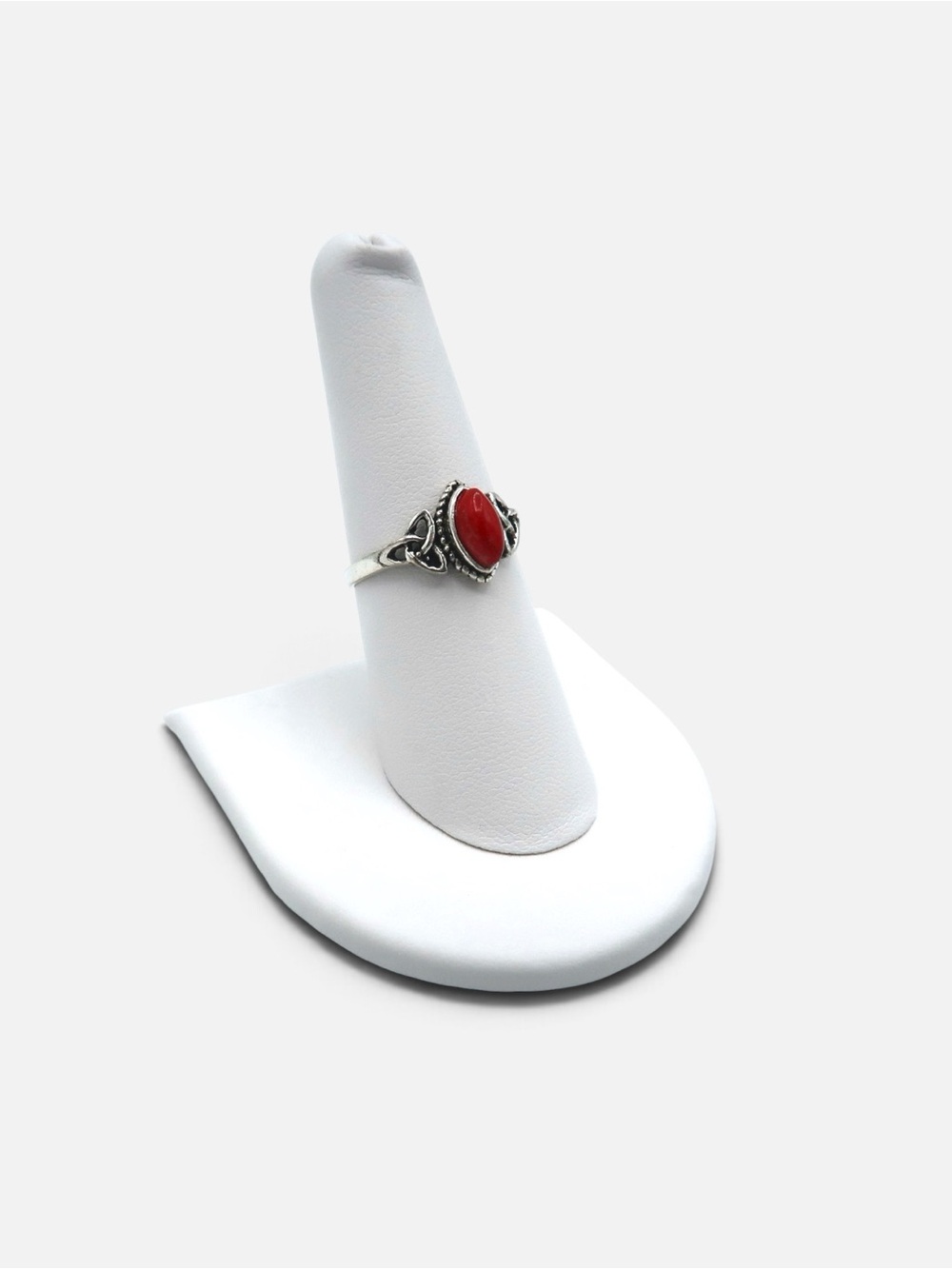 VINTAGE RED CORAL RING - Picture 2 of 3